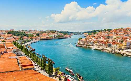 Bus Hop-On Hop-Off de Porto Bus touristique à ciel ouvert dans le quartier de Ribeira